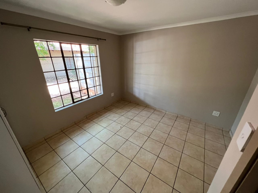 To Let 2 Bedroom Property for Rent in Melodie North West